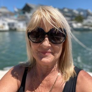 Meet your Posher, Cynthia